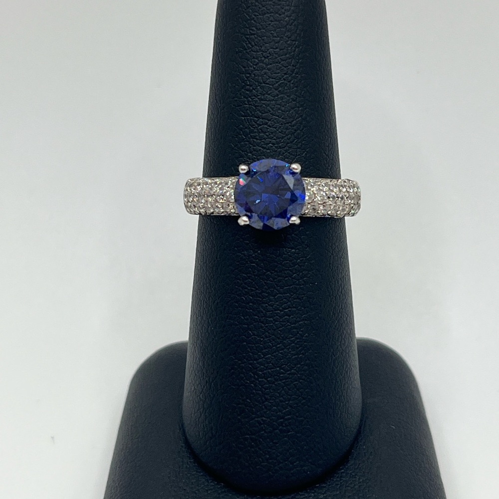 Elegant Blue and Silver Women's Ring